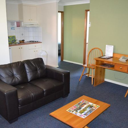 Asters On James Motor Inn Toowoomba Room photo