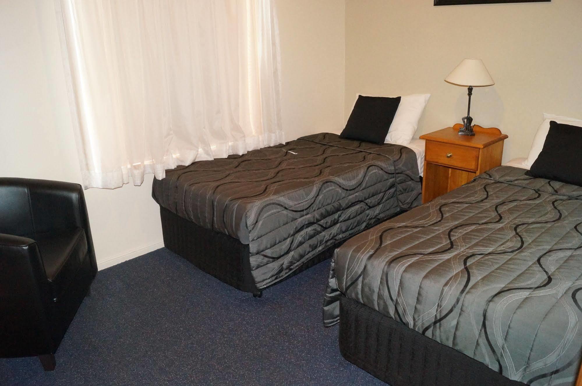 Asters On James Motor Inn Toowoomba Exterior photo
